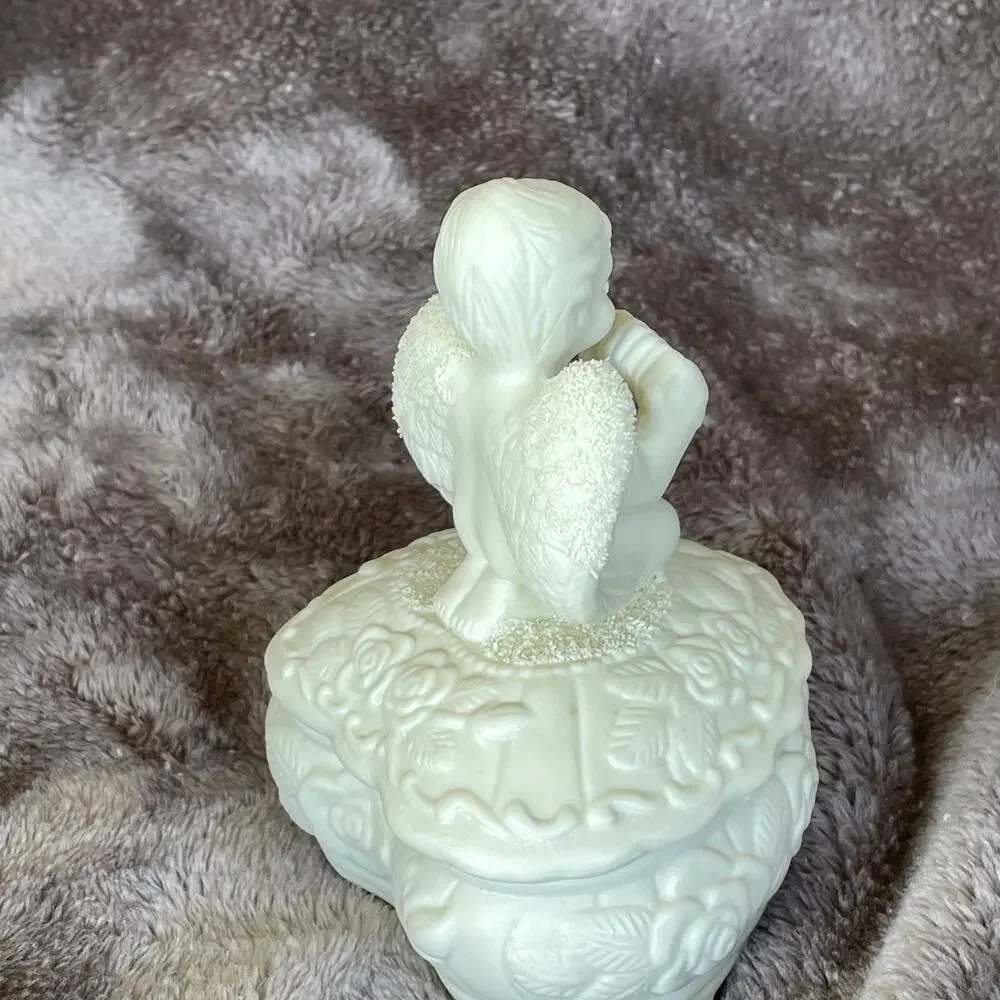 Unknown vintage cherub